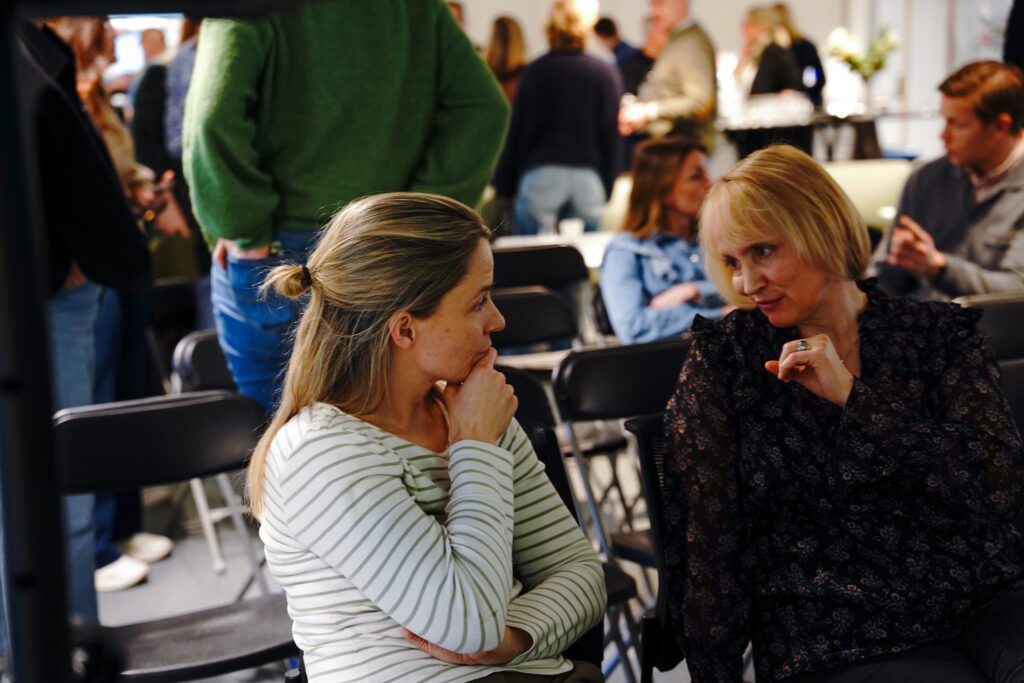Maria Vistnes i samtale med Hanne Eggen.
